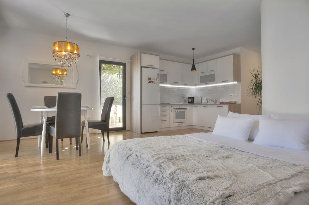 Gregovic Family Apartments Petrovac Exteriör bild
