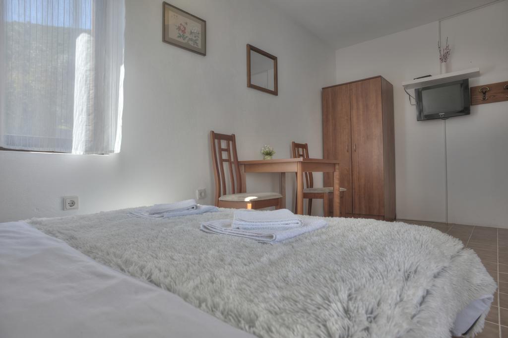 Gregovic Family Apartments Petrovac Exteriör bild