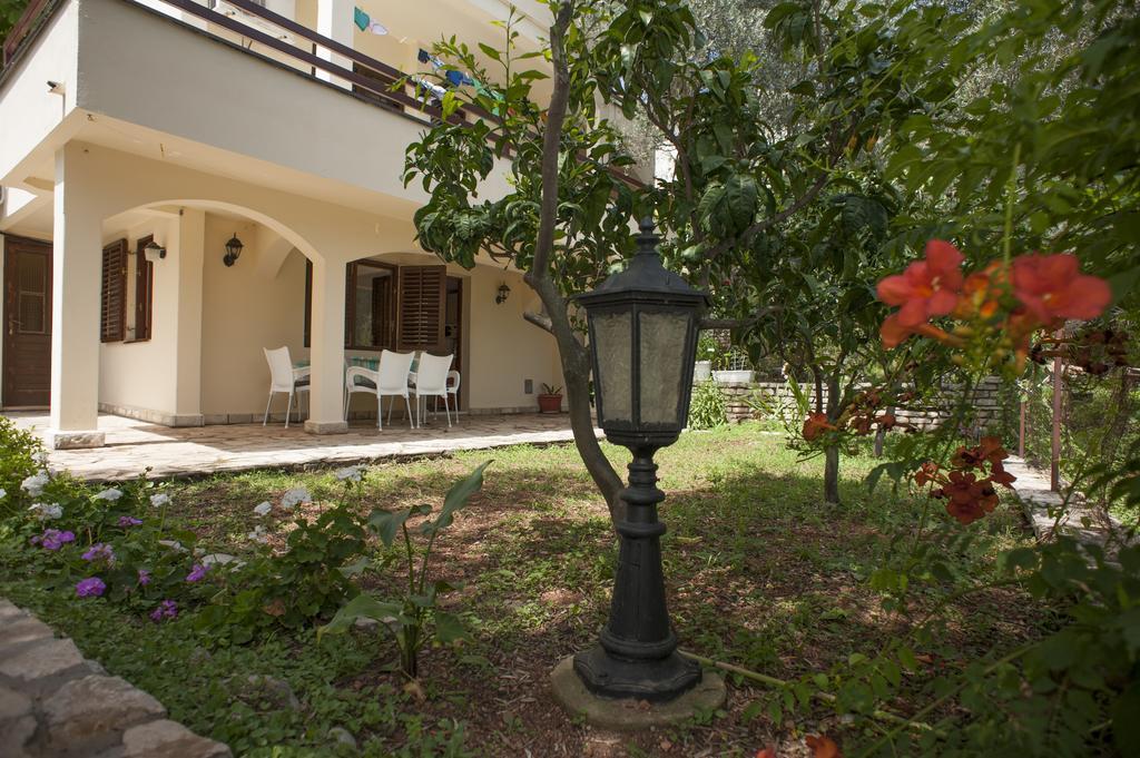 Gregovic Family Apartments Petrovac Exteriör bild