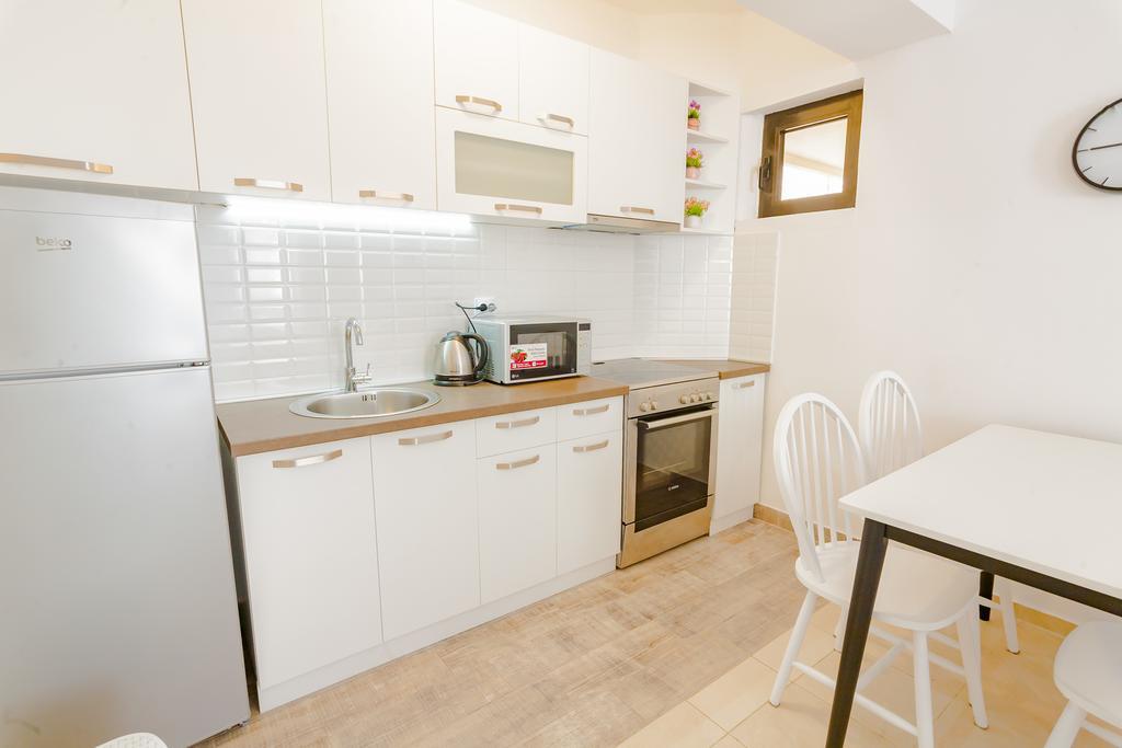 Gregovic Family Apartments Petrovac Exteriör bild