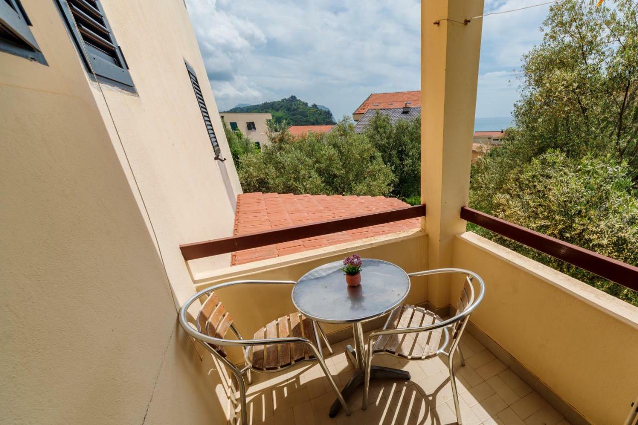 Gregovic Family Apartments Petrovac Exteriör bild