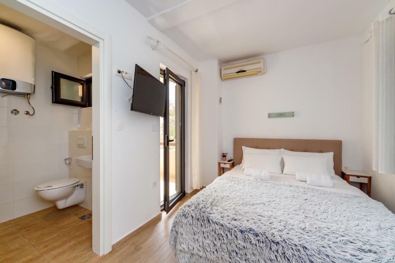 Gregovic Family Apartments Petrovac Exteriör bild